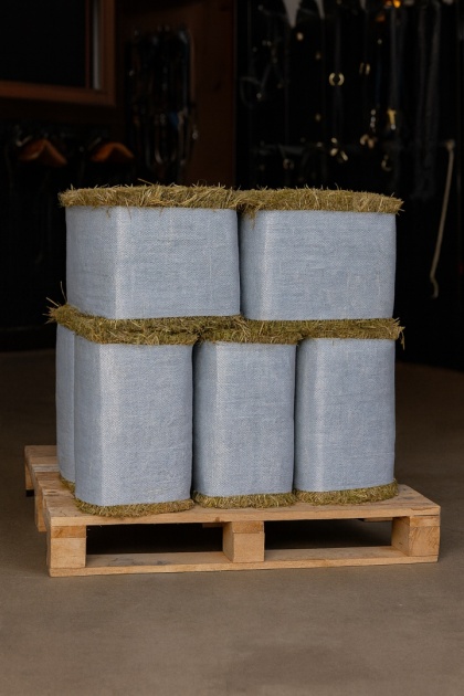 Półpaleta Siano DELUX dla Koni 15 kg - 6 szt