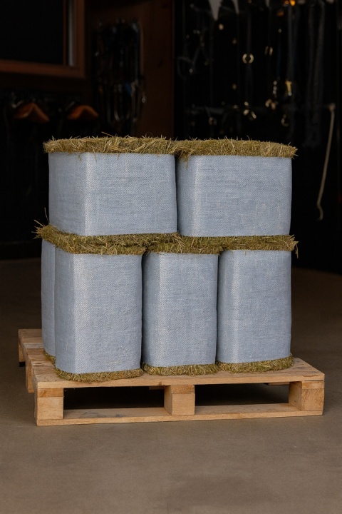 Półpaleta Siano DELUX dla Koni 15 kg - 6 szt